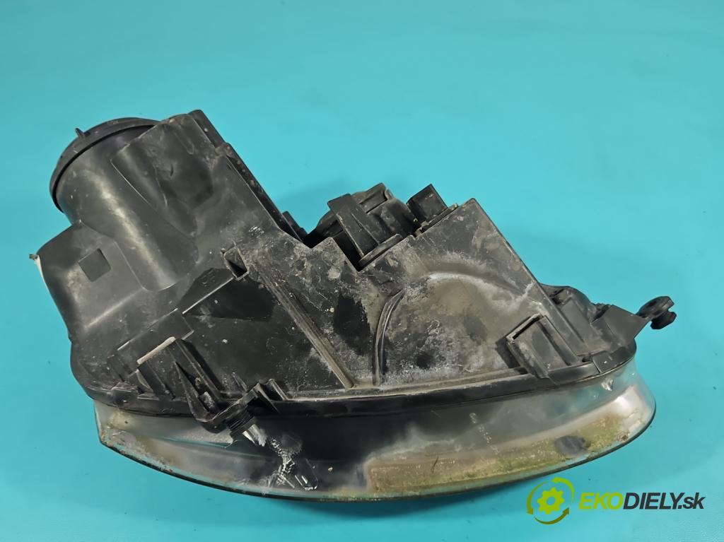 Vw Jetta V 2005-2010 1.9 tdi 105 HP manual 77 kW 1896 cm3 4- Reflektor: ľavý  (Kľučka dverí ostatné)