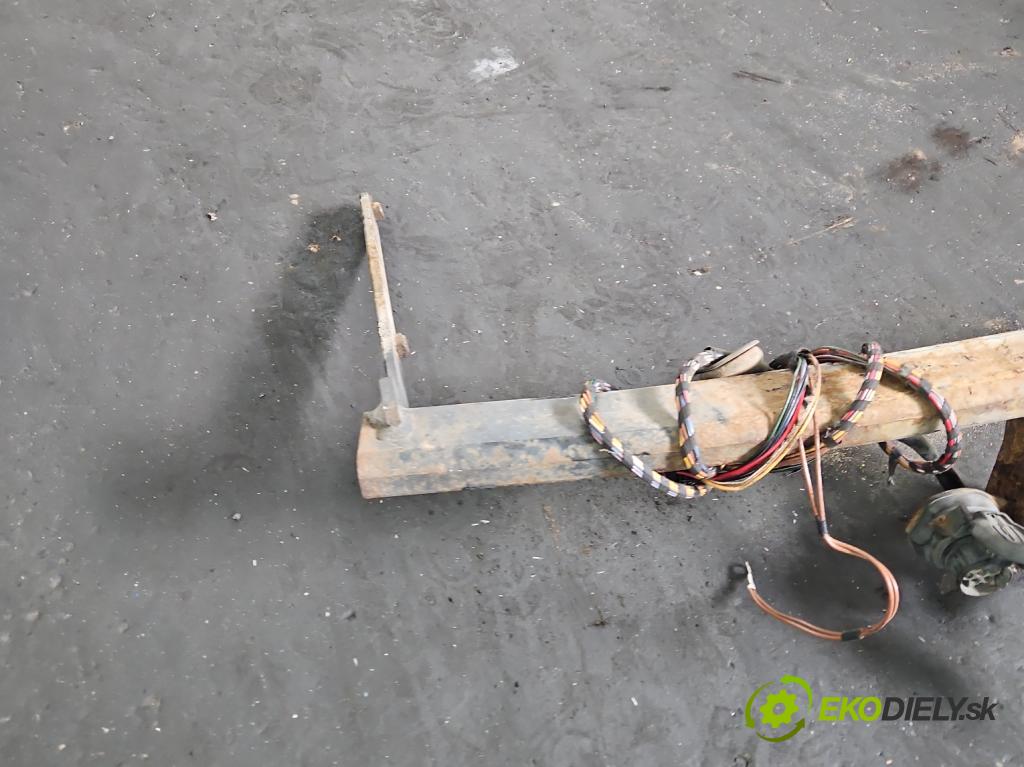 Vw Jetta V 2005-2010 1.9 tdi 105 hp manual 77 kW 1896 cm3 4- oko tažné  (Tažné zařízení)