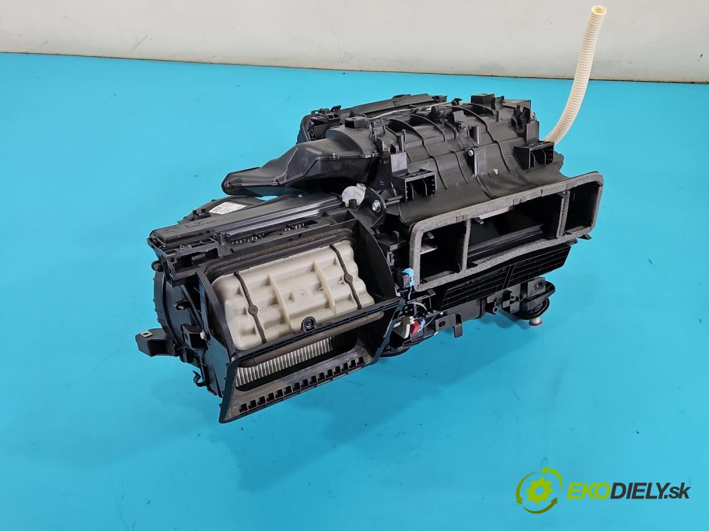 Toyota Auris II 2012-2018 1.6 16V 132 hp manual 97 kW 1598 cm3 5- radiátor 87010-02V80 (Radiátor topení)