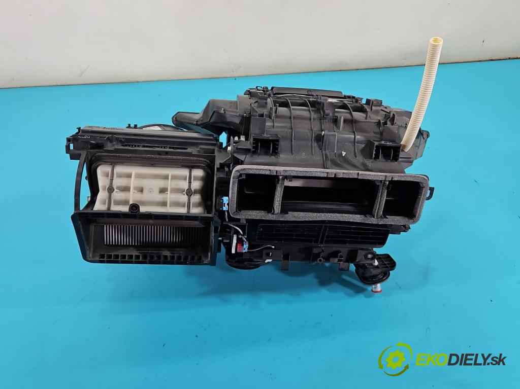 Toyota Auris II 2012-2018 1.6 16V 132 hp manual 97 kW 1598 cm3 5- radiátor 87010-02V80 (Radiátor topení)