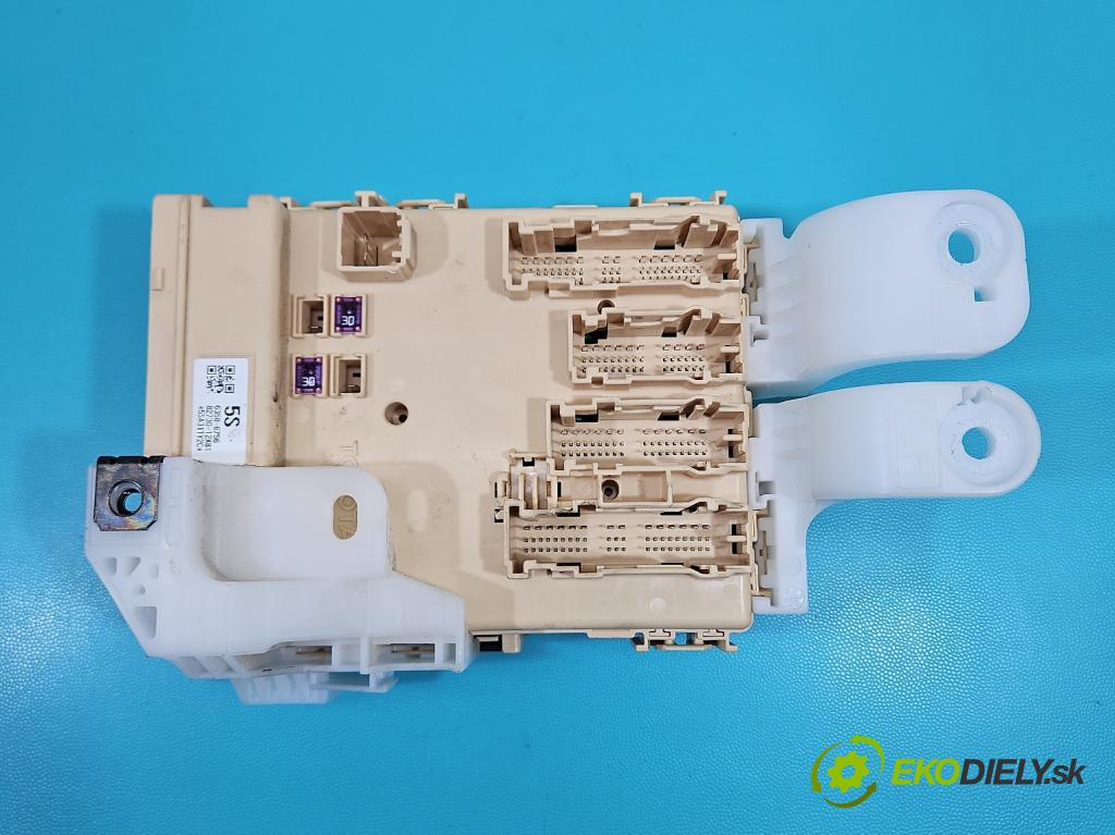 Toyota Auris II 2012-2018 1.6 16V 132 hp manual 97 kW 1598 cm3 5- skříňka pojistková 89221-02480 (Pojistková skříňka)