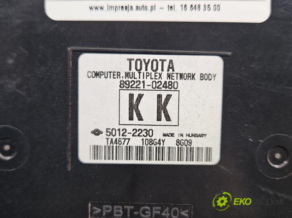 Toyota Auris II 2012-2018 1.6 16V 132 hp manual 97 kW 1598 cm3 5- skříňka pojistková 89221-02480 (Pojistková skříňka)