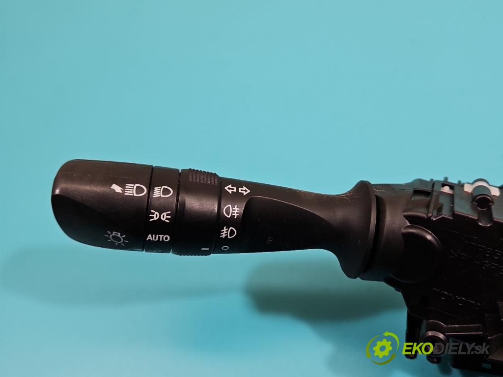 Toyota Auris II 2012-2018 1.6 16V 132  HP manual 97 kW 1598 cm3 5- prepínač komplex: 17F852 (Prepínacie páčky pod volantom)