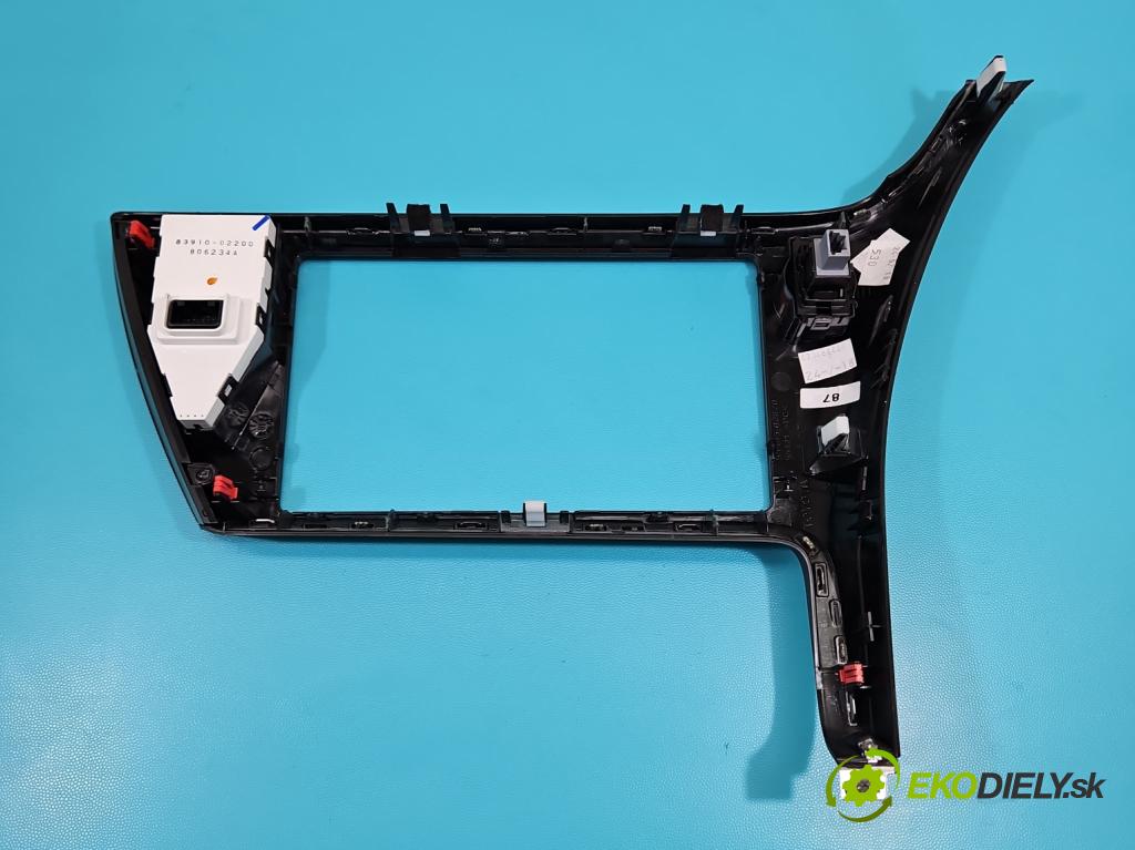 Toyota Auris II 2012-2018 1.6 16V 132 hp manual 97 kW 1598 cm3 5- rameček rádia 55405-02870