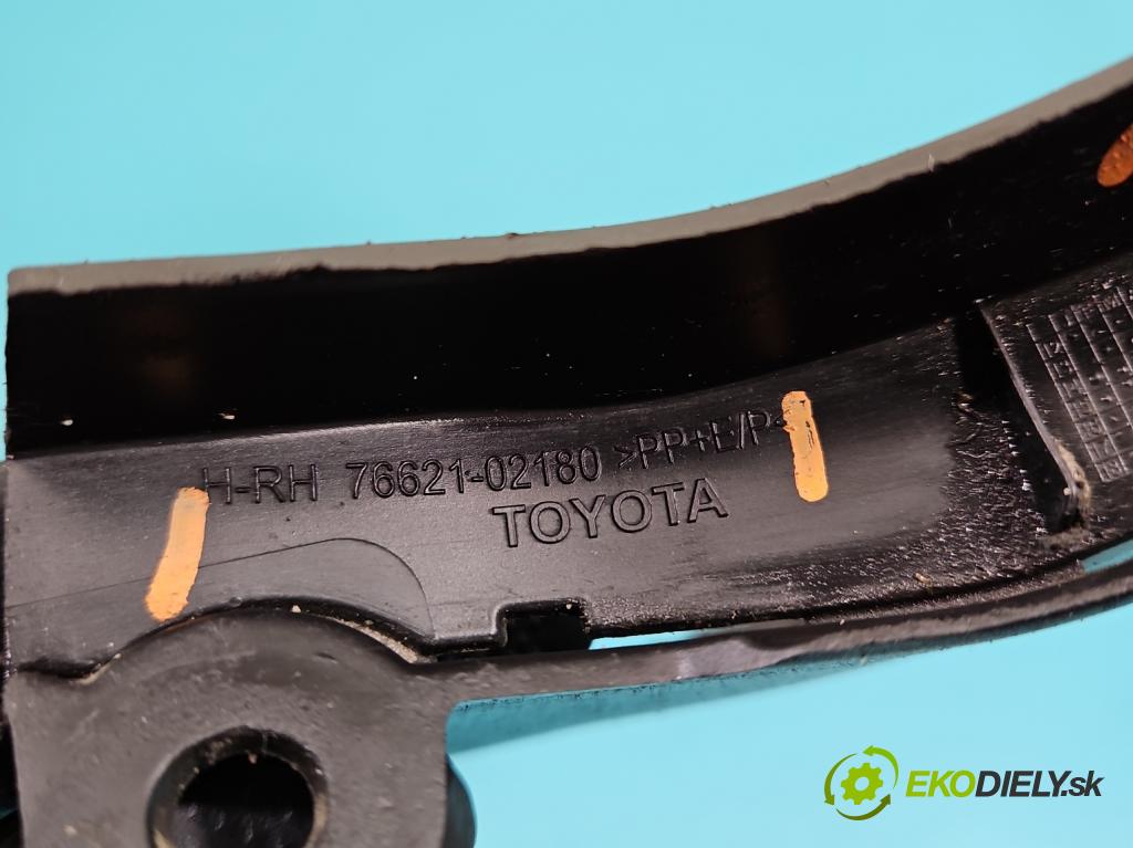 Toyota Auris II 2012-2018 1.6 16V 132  HP manual 97 kW 1598 cm3 5- blatník 76621-02180