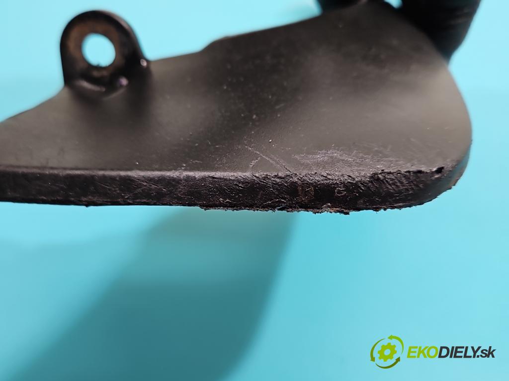 Toyota Auris II 2012-2018 1.6 16V 132  HP manual 97 kW 1598 cm3 5- blatník 76621-02180