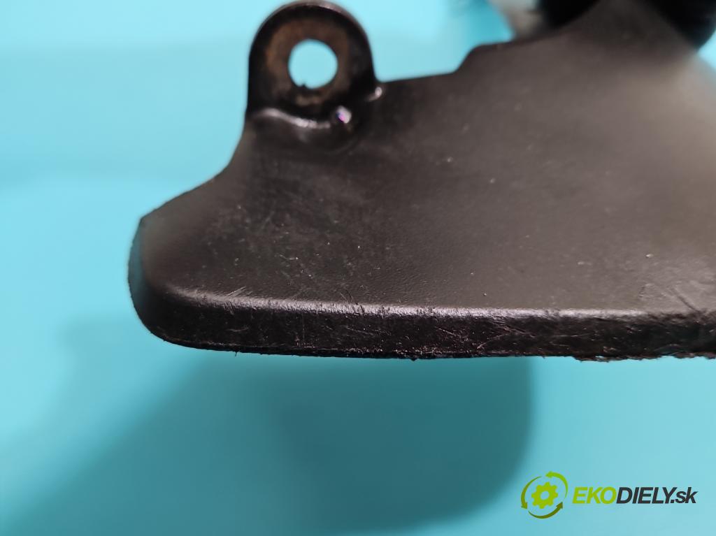 Toyota Auris II 2012-2018 1.6 16V 132  HP manual 97 kW 1598 cm3 5- blatník 76621-02180