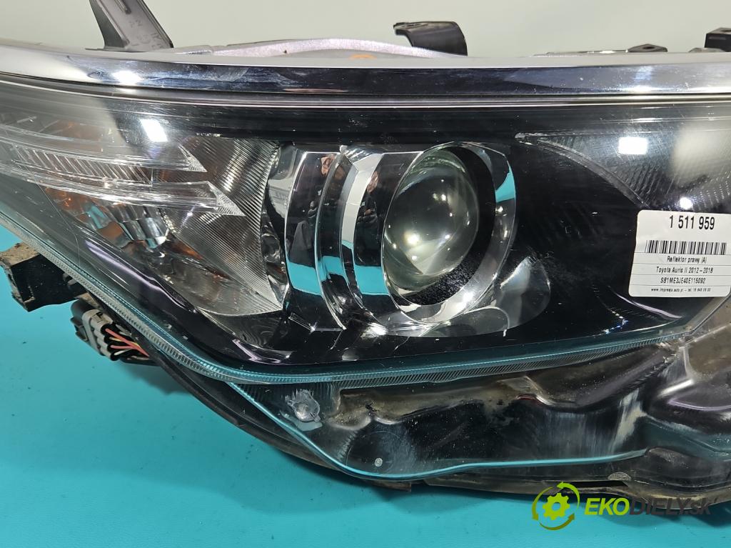 Toyota Auris II 2012-2018 1.6 16V 132  HP manual 97 kW 1598 cm3 5- Reflektor: pravý 81110-02K30 (Svetlo predné pravé)