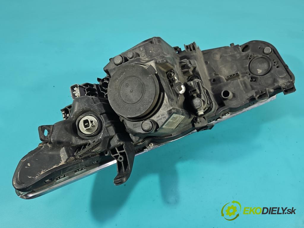 Toyota Auris II 2012-2018 1.6 16V 132  HP manual 97 kW 1598 cm3 5- Reflektor: pravý 81110-02K30 (Svetlo predné pravé)