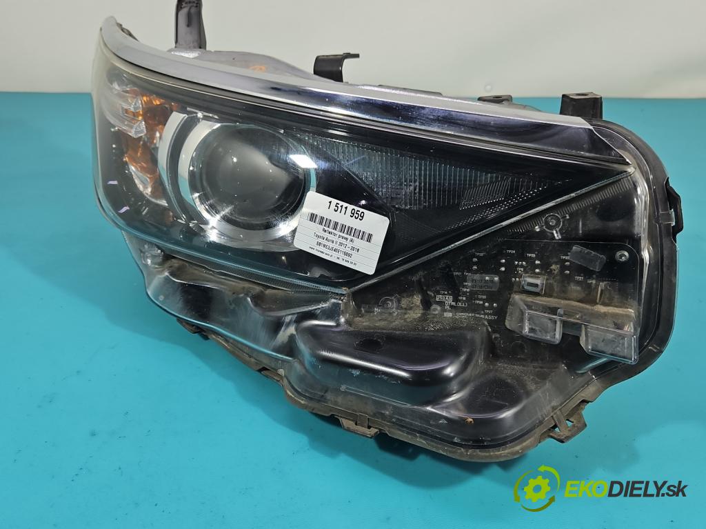 Toyota Auris II 2012-2018 1.6 16V 132  HP manual 97 kW 1598 cm3 5- Reflektor: pravý 81110-02K30 (Svetlo predné pravé)