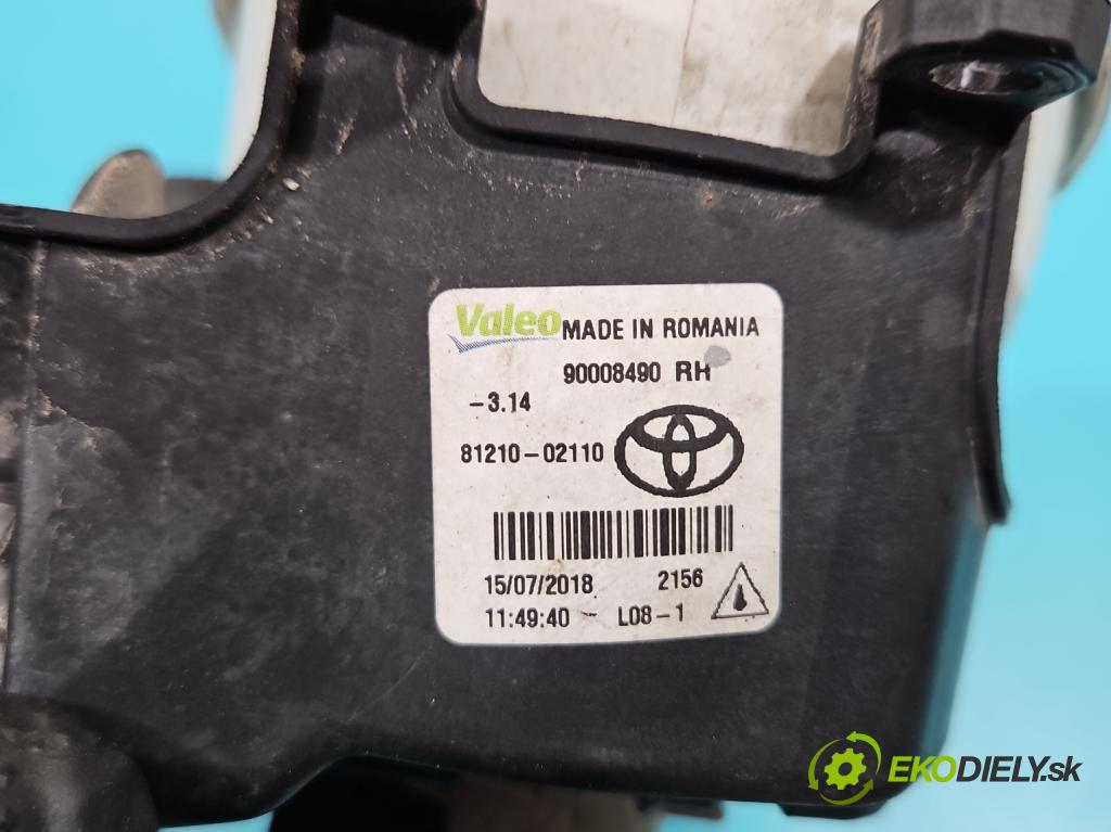 Toyota Auris II 2012-2018 1.6 16V 132 hp manual 97 kW 1598 cm3 5- Halogen pravý 81210-02110 (Klika dveří ostatní)