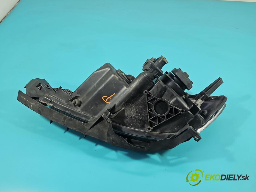 Mazda 3 I BK 2003-2009 1.6 citd 109 HP manual 80 kW 1560 cm3 5- Reflektor: pravý  (Svetlo predné pravé)