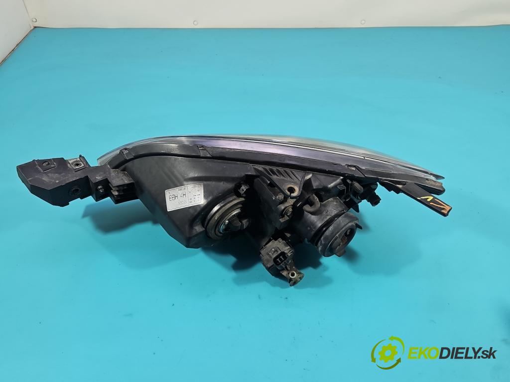 Mazda 3 I BK 2003-2009 1.6 citd 109 HP manual 80 kW 1560 cm3 5- Reflektor: pravý  (Svetlo predné pravé)