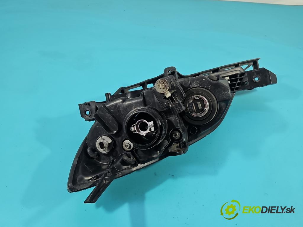 Mazda 3 I BK 2003-2009 1.6 citd 109 HP manual 80 kW 1560 cm3 5- Reflektor: pravý  (Svetlo predné pravé)