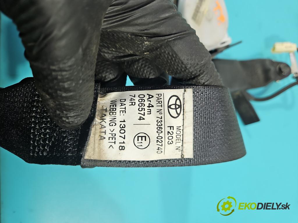 Toyota Auris II 2012-2018 1.6 16V 132  HP manual 97 kW 1598 cm3 5- pas bezpečnosť: zadné pravý 73360-02740