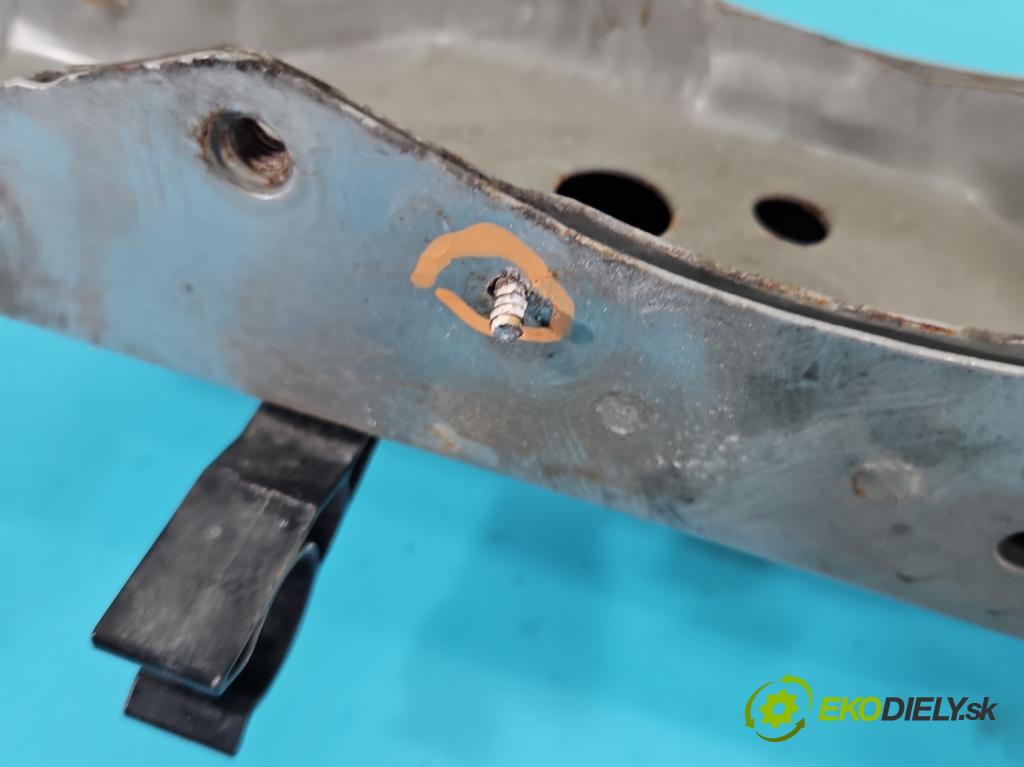 Toyota Auris II 2012-2018 1.6 16V 132 hp manual 97 kW 1598 cm3 5- stěna přední  (Přední výztuha)