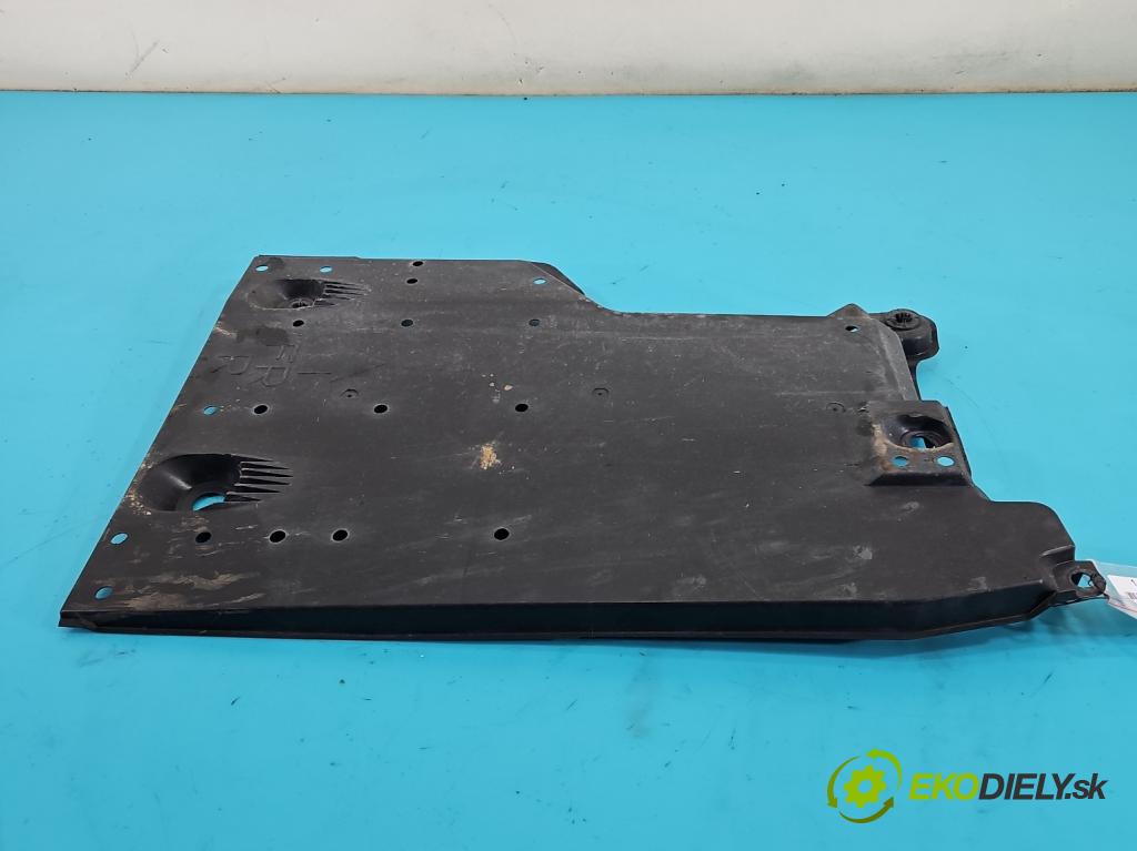 Toyota Auris II 2012-2018 1.6 16V 132 hp manual 97 kW 1598 cm3 5- kryt plastová 58165-02040
