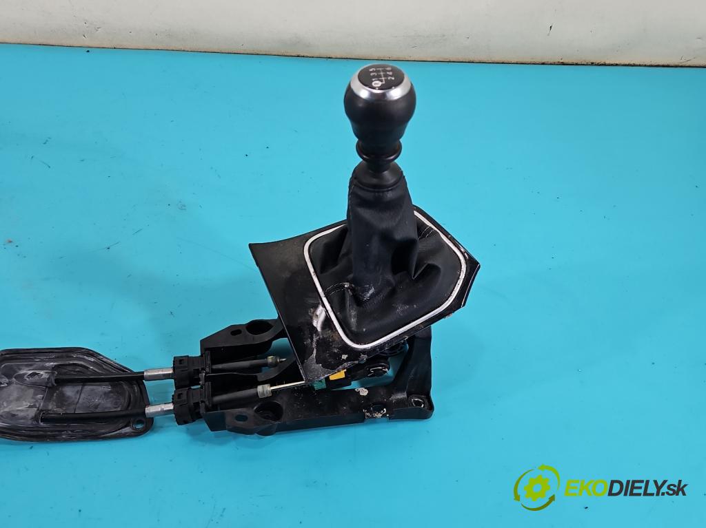 Toyota Auris II 2012-2018 1.6 16V 132  HP manual 97 kW 1598 cm3 5- Páka: Změny: stupeň,rýchlosť  (Rýchlostná páka (kulisa))