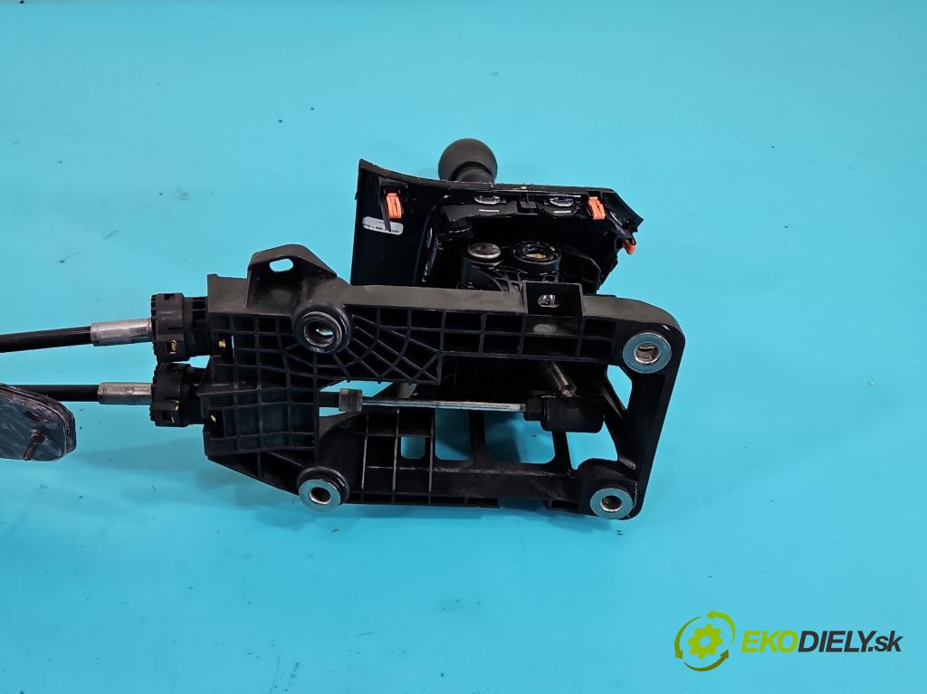 Toyota Auris II 2012-2018 1.6 16V 132  HP manual 97 kW 1598 cm3 5- Páka: Změny: stupeň,rýchlosť  (Rýchlostná páka (kulisa))