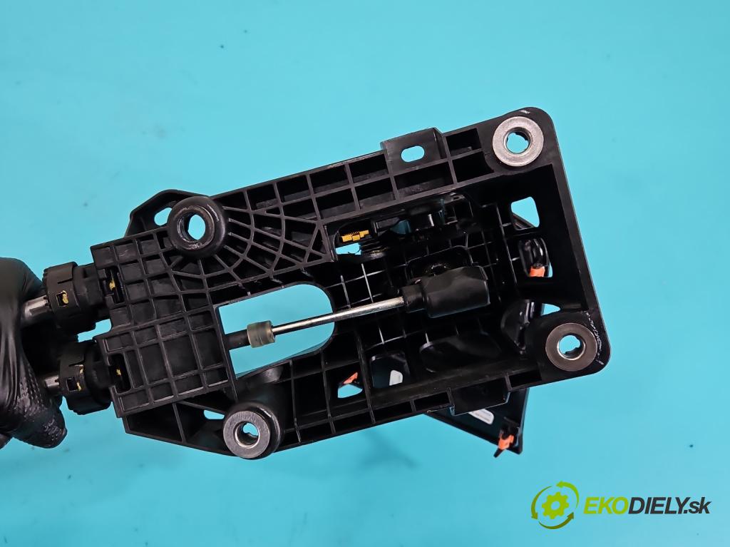 Toyota Auris II 2012-2018 1.6 16V 132  HP manual 97 kW 1598 cm3 5- Páka: Změny: stupeň,rýchlosť  (Rýchlostná páka (kulisa))