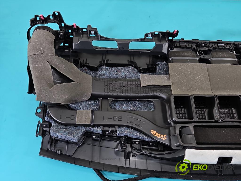 Toyota Auris II 2012-2018 1.6 16V 132 hp manual 97 kW 1598 cm3 5- kokpit,přistrojova deska