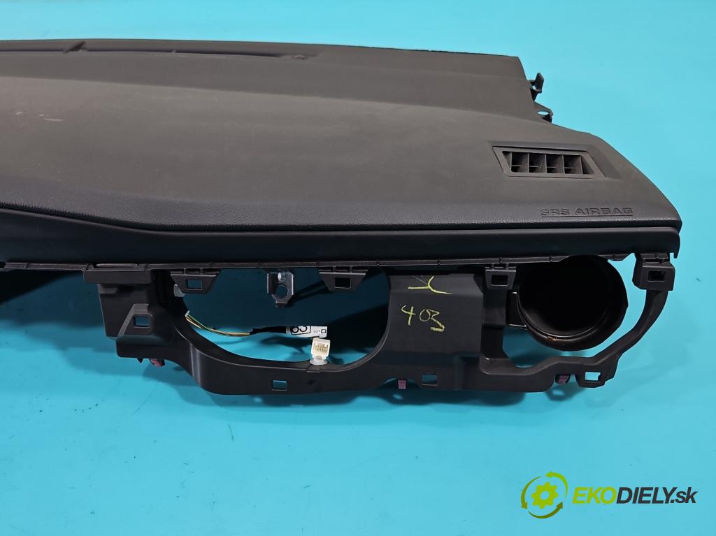 Toyota Auris II 2012-2018 1.6 16V 132 hp manual 97 kW 1598 cm3 5- kokpit,přistrojova deska