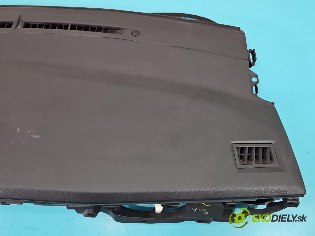 Toyota Auris II 2012-2018 1.6 16V 132 hp manual 97 kW 1598 cm3 5- kokpit,přistrojova deska