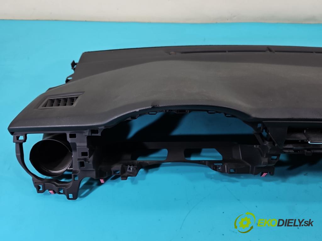 Toyota Auris II 2012-2018 1.6 16V 132 hp manual 97 kW 1598 cm3 5- kokpit,přistrojova deska