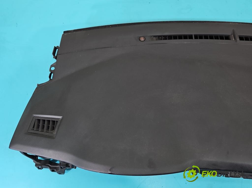 Toyota Auris II 2012-2018 1.6 16V 132 hp manual 97 kW 1598 cm3 5- kokpit,přistrojova deska