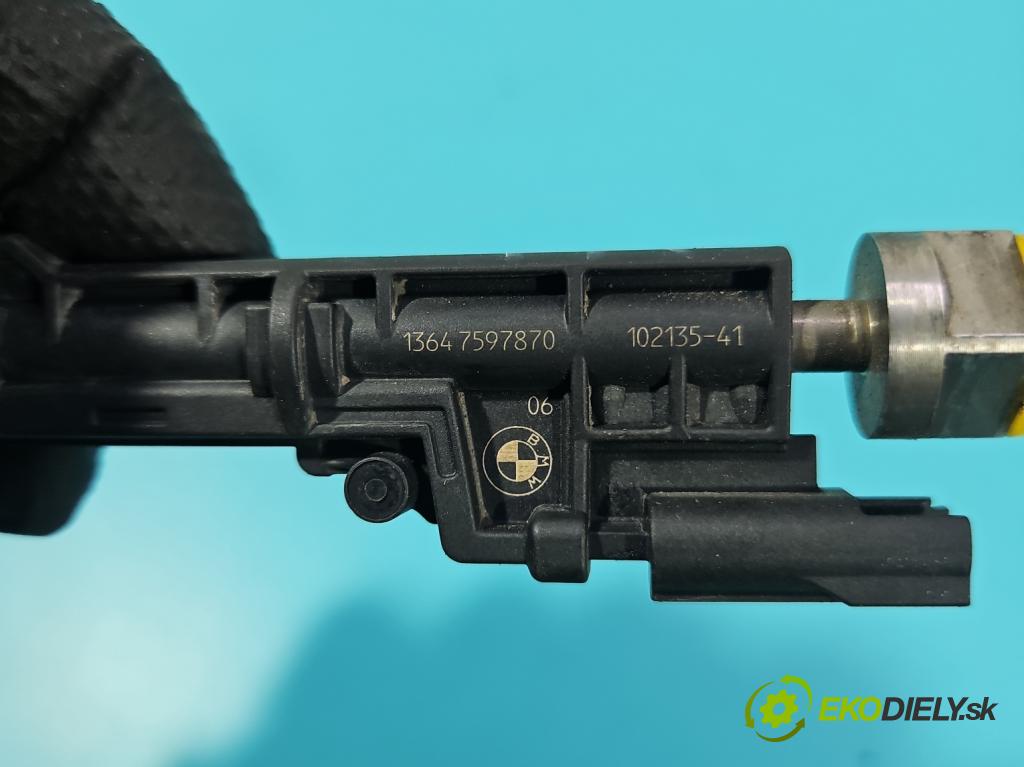 Bmw 5 F10 2010-2017 2.0b 184 hp automatic 135 kW 1997 cm3 4- vstřikovač 0261500109 (Vstřikovač paliva)