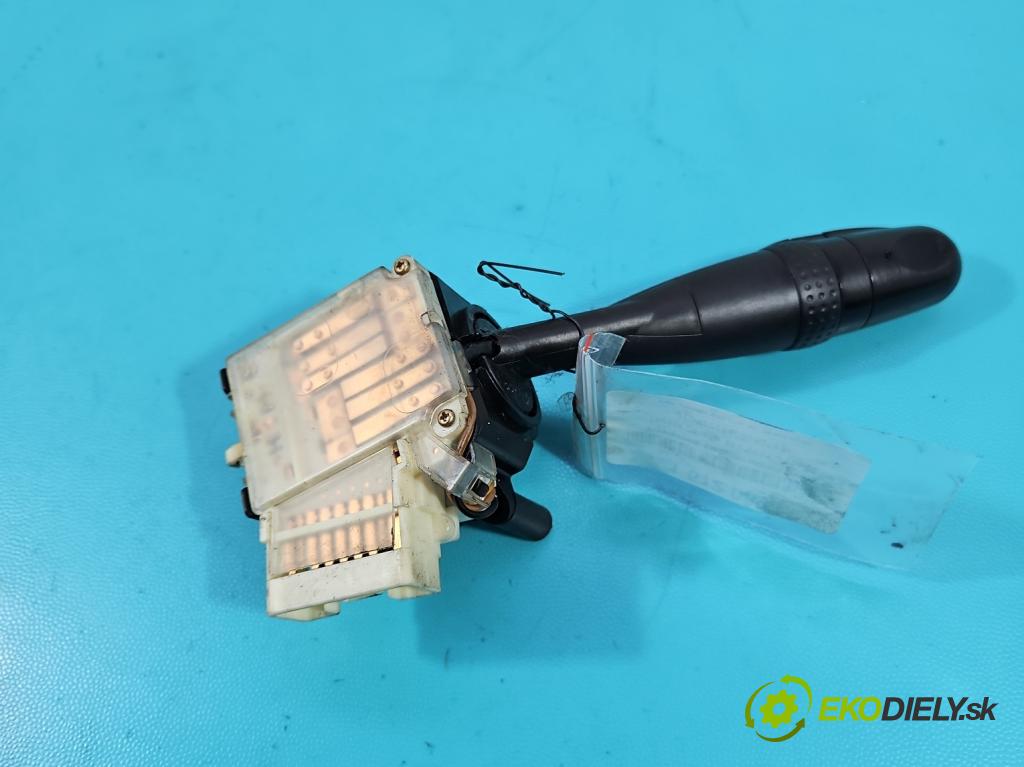 Toyota Corolla E12 2001-2009 1.6 vvti 110 HP manual 81 kW 1598 cm3 5- prepínač smeroviek 173753 (Prepínacie páčky pod volantom)