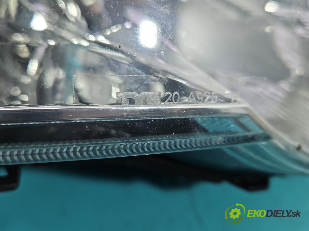 Toyota Corolla E12 2001-2009 1.6 vvti 110 HP manual 81 kW 1598 cm3 5- Reflektor: pravý  (Svetlo predné pravé)