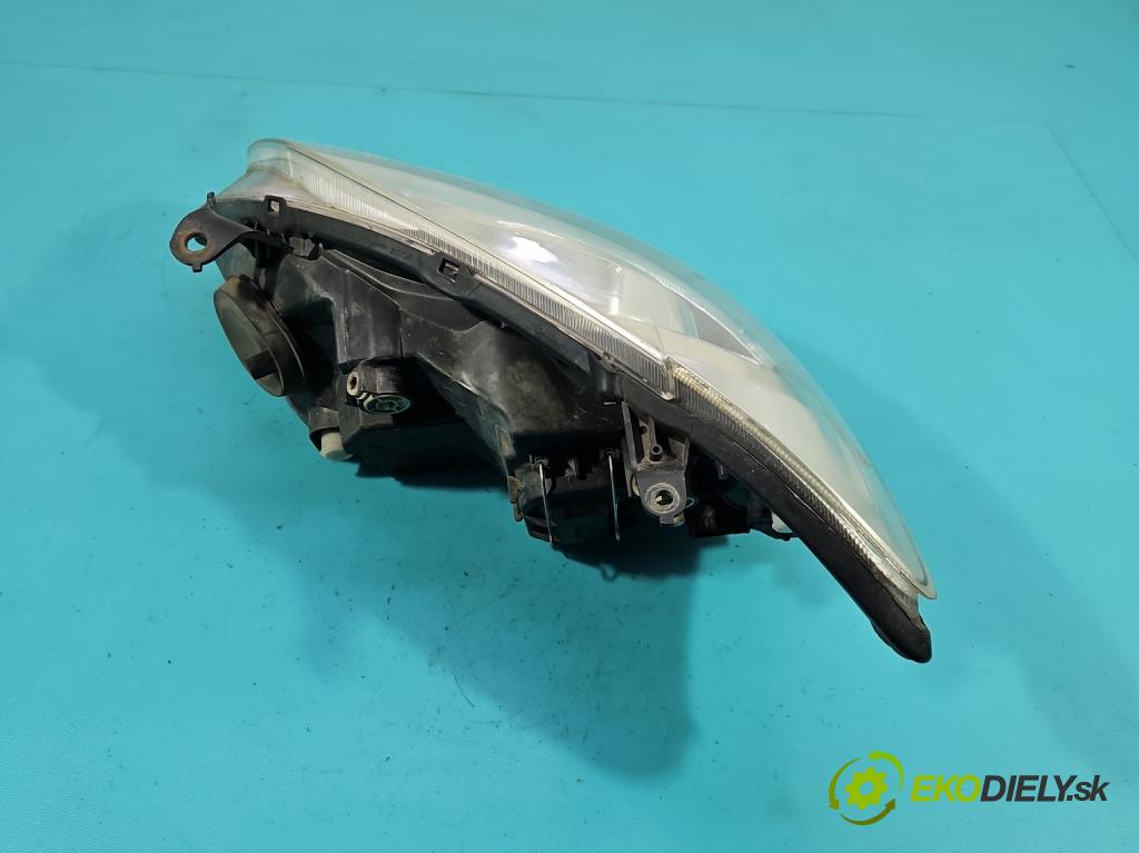 Toyota Corolla E12 2001-2009 1.6 vvti 110 HP manual 81 kW 1598 cm3 5- Reflektor: pravý  (Svetlo predné pravé)