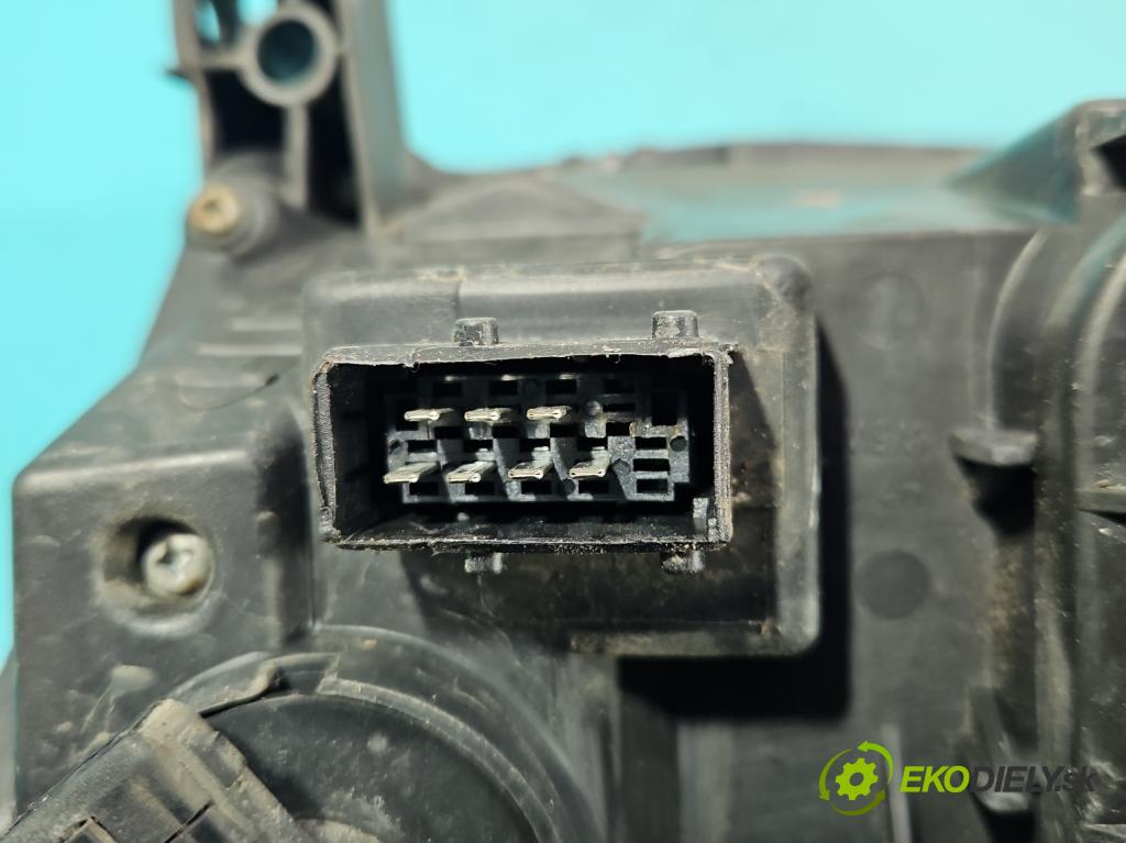 Toyota Corolla E12 2001-2009 1.6 vvti 110 HP manual 81 kW 1598 cm3 5- Reflektor: pravý  (Svetlo predné pravé)