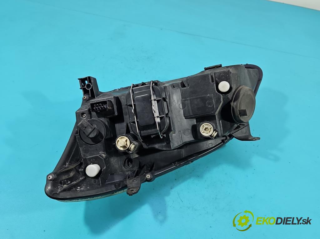 Toyota Corolla E12 2001-2009 1.6 vvti 110 HP manual 81 kW 1598 cm3 5- Reflektor: pravý  (Svetlo predné pravé)