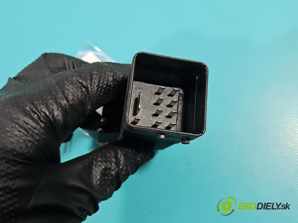 Jeep Grand Cherokee WK2 IV 2010-2021 3.0 CRD 250 HP automatic 184 kW 2987 cm3 5- Relé: svíčky: zařicích: 0281003117 (Relé)