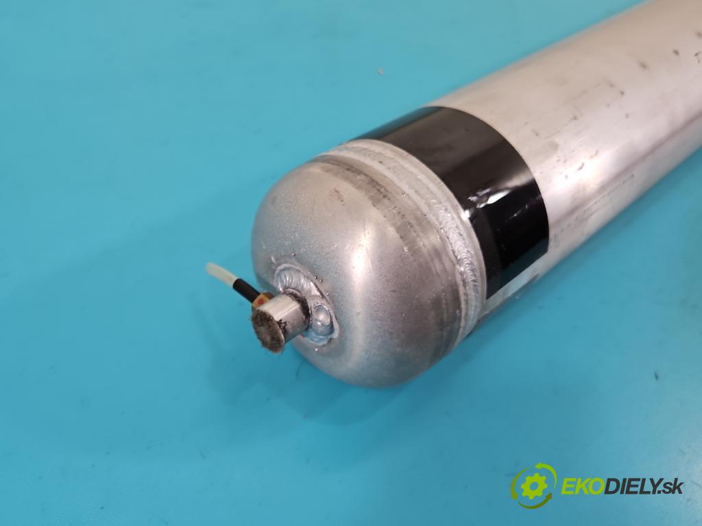 Jeep Grand Cherokee WK2 IV 2010-2021 3.0 CRD 250 HP automatic 184 kW 2987 cm3 5- Nádrž: vzduchu 68064343AC (Obal vzduchového filtra)