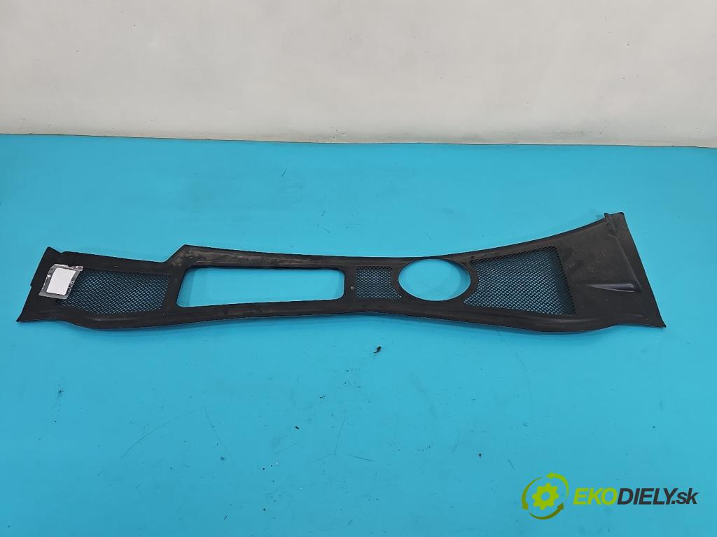 Audi A4 B5 1994-2001 2.5 tdi 150 HP manual 110 kW 2496 cm3 4- torpédo 8D1819447A (Torpédo (plast pod čelným sklom))