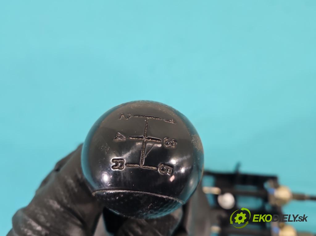 Chevrolet Spark II M200 2005-2010 1.0 67KM manual 49 kW 995 cm3 5- Páka: Změny: stupeň,rýchlosť  (Rýchlostná páka (kulisa))