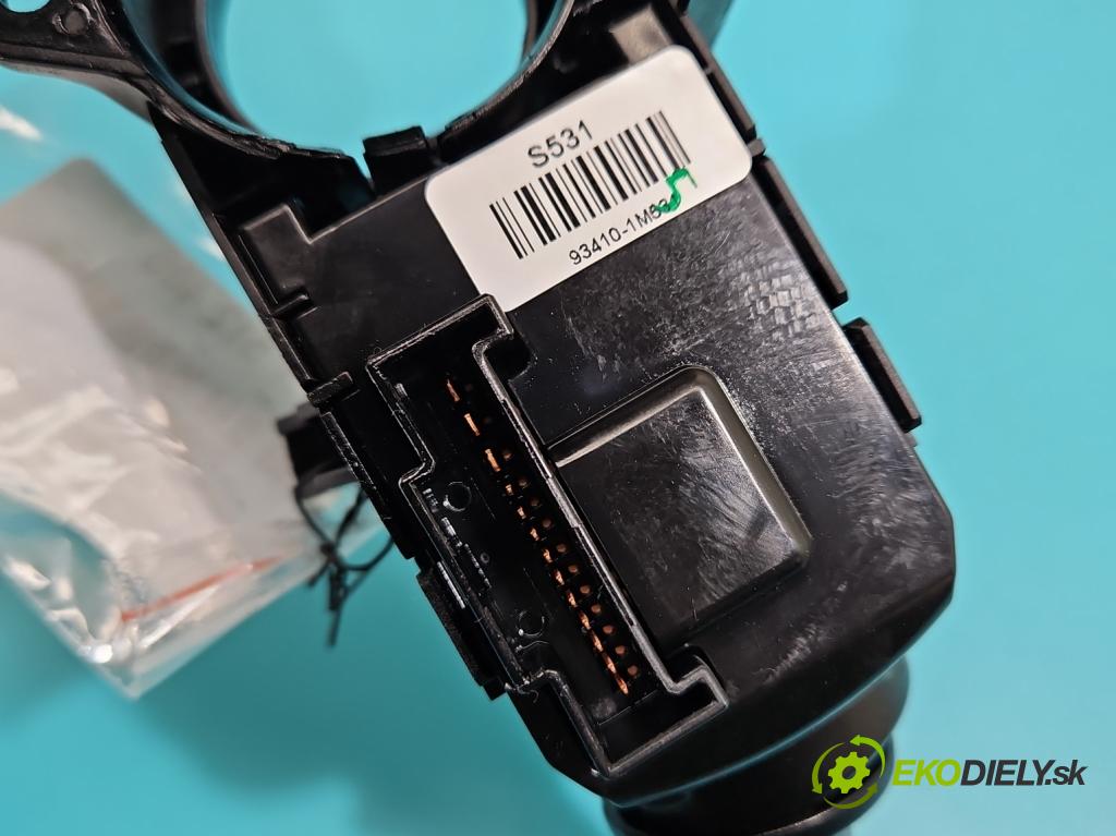 Hyundai I30 II 2012-2016 1.4 16V 100 HP manual 73.2 kW 1396 cm3 5- prepínač komplex: 3753MA-2210 (Prepínacie páčky pod volantom)