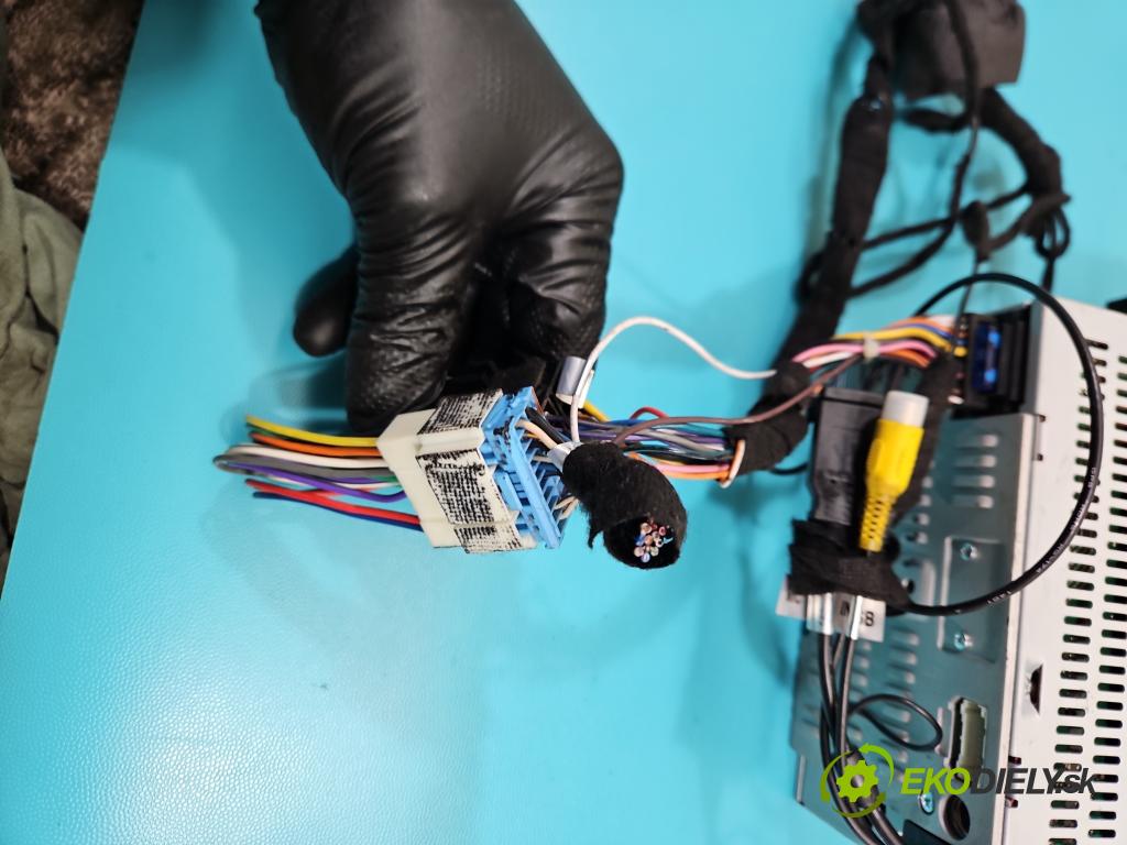 Suzuki Grand Vitara II 2005-2014 2.0 16V 140 HP manual 103 kW 1995 cm3 5- Radio GMS 6321 SMART