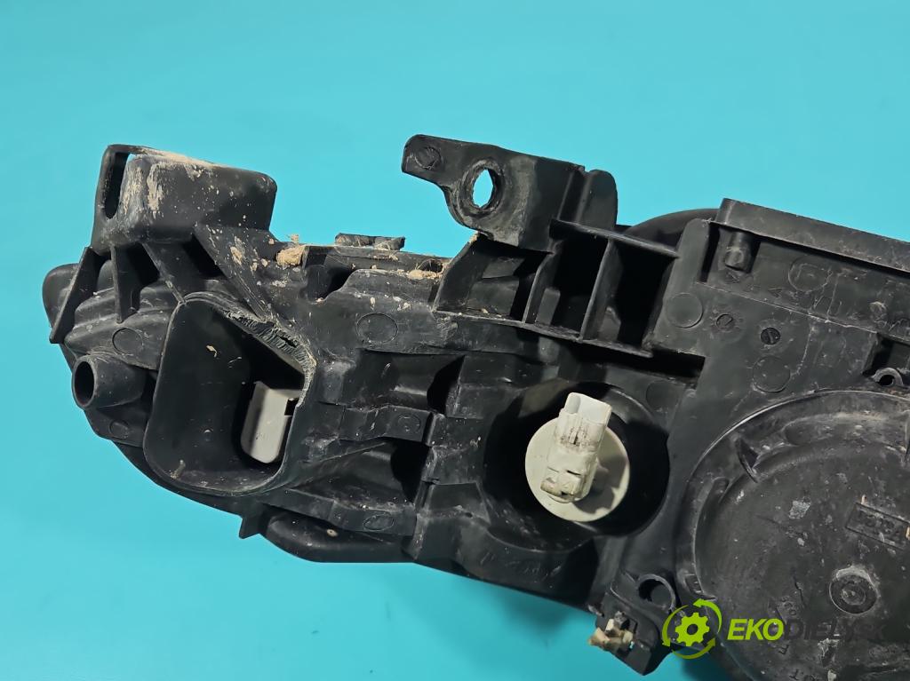 Renault Laguna II 2001-2007 1.8 16V 120 HP manual 88 kW 1783 cm3 5- Reflektor: pravý 8200002848 (Svetlo predné pravé)