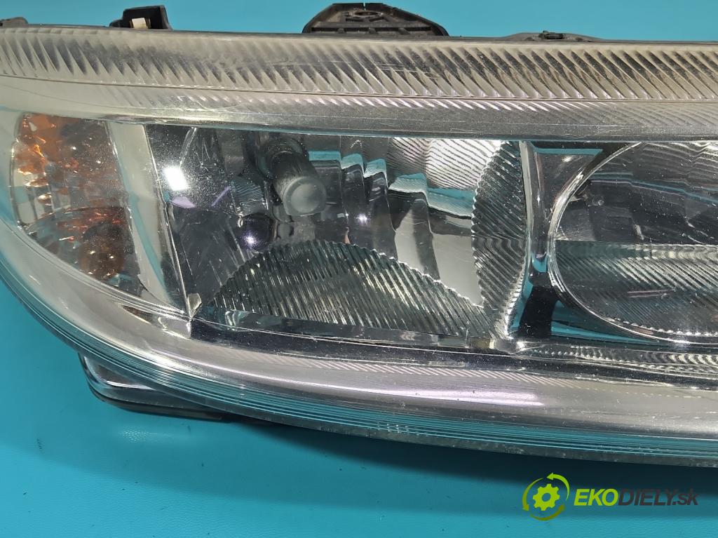 Renault Laguna II 2001-2007 1.8 16V 120 HP manual 88 kW 1783 cm3 5- Reflektor: pravý 8200002848 (Svetlo predné pravé)