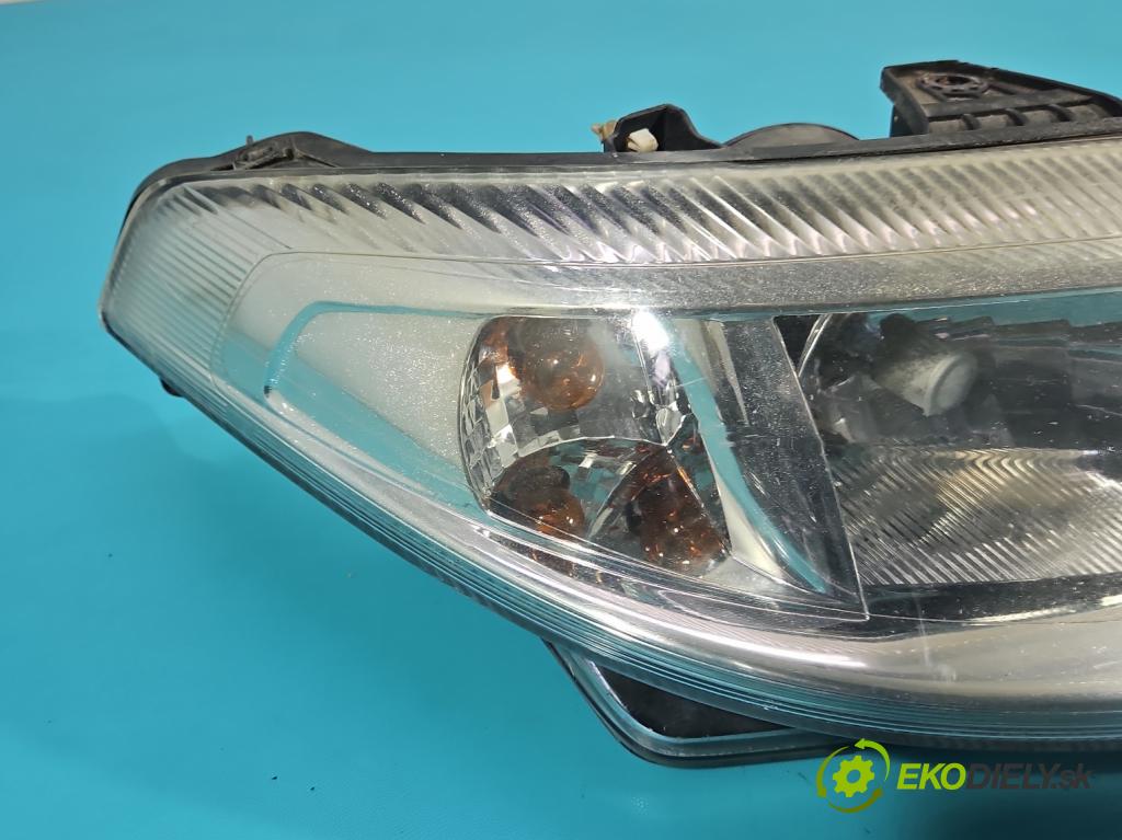 Renault Laguna II 2001-2007 1.8 16V 120 HP manual 88 kW 1783 cm3 5- Reflektor: pravý 8200002848 (Svetlo predné pravé)