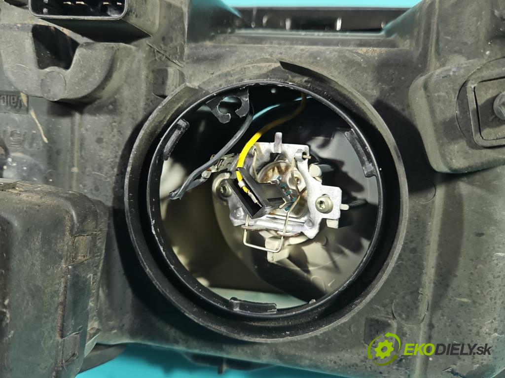 Renault Laguna II 2001-2007 1.8 16V 120 HP manual 88 kW 1783 cm3 5- Reflektor: pravý 8200002848 (Svetlo predné pravé)