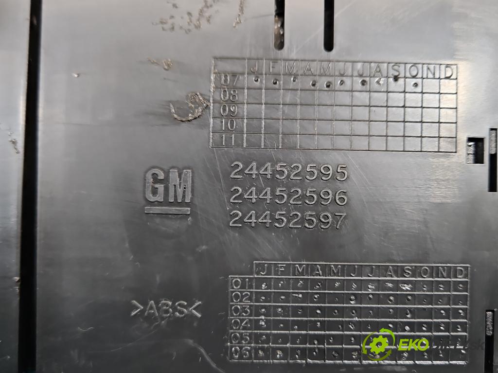 Opel Vectra C 2002-2008 1.9 cdti 150 hp manual 110 kW 1910 cm3 5- Rukojeť: na napoje: 24452595 (Držák nápojů)