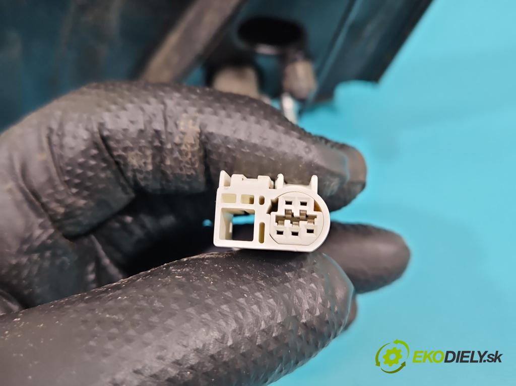 Suzuki Grand Vitara II 2005-2014 2.0 16V 140 hp manual 103 kW 1995 cm3 5- zpětné zrcátko pravé  (Klika dveří ostatní)