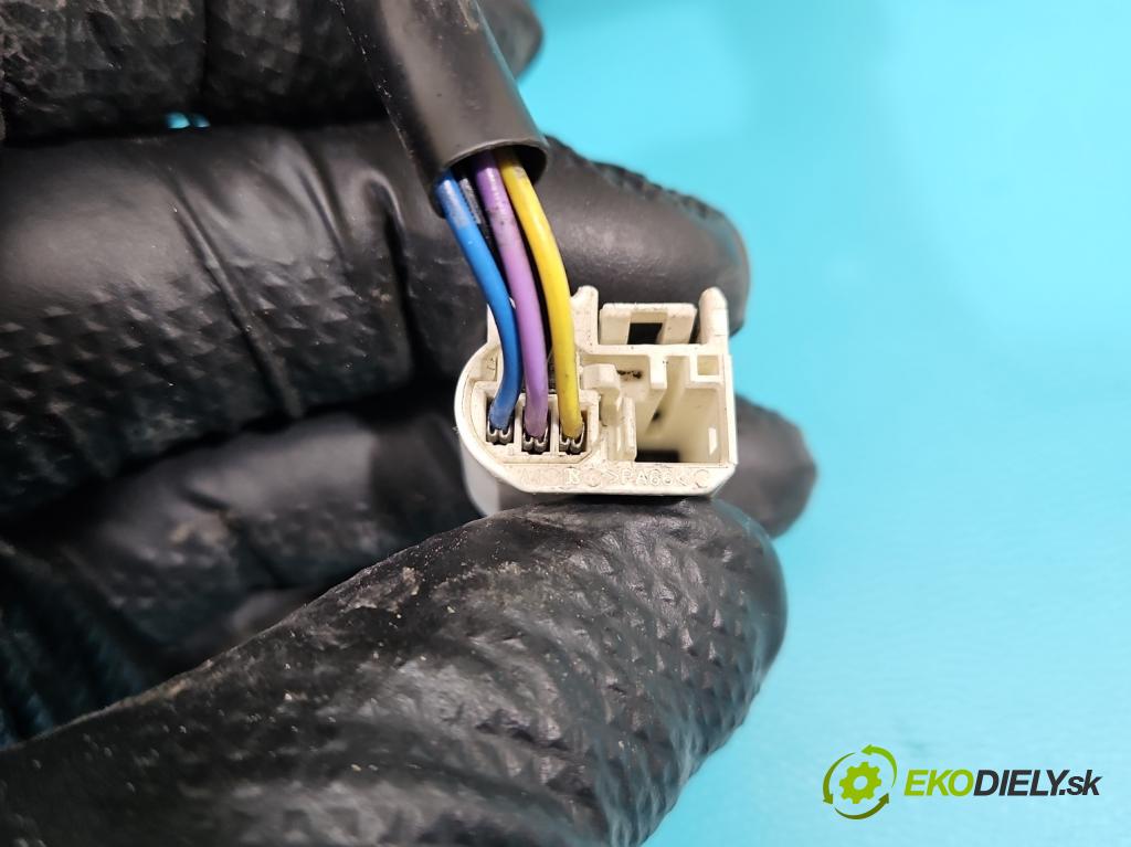 Suzuki Grand Vitara II 2005-2014 2.0 16V 140 hp manual 103 kW 1995 cm3 5- zpětné zrcátko pravé  (Klika dveří ostatní)