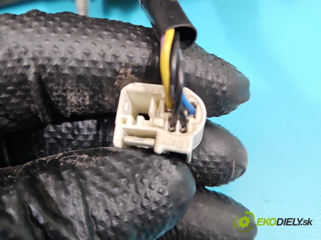 Suzuki Grand Vitara II 2005-2014 2.0 16V 140 hp manual 103 kW 1995 cm3 5- zpětné zrcátko pravé  (Klika dveří ostatní)