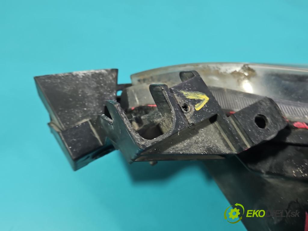 Mazda 3 I BK 2003-2009 1.6 16V (Z6): 105 HP manual 77 kW 1598 cm3 4- Reflektor: pravý  (Svetlo predné pravé)